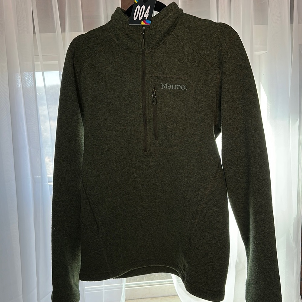 Used Marmot women’s small 1/2 zip dark green pullover.
